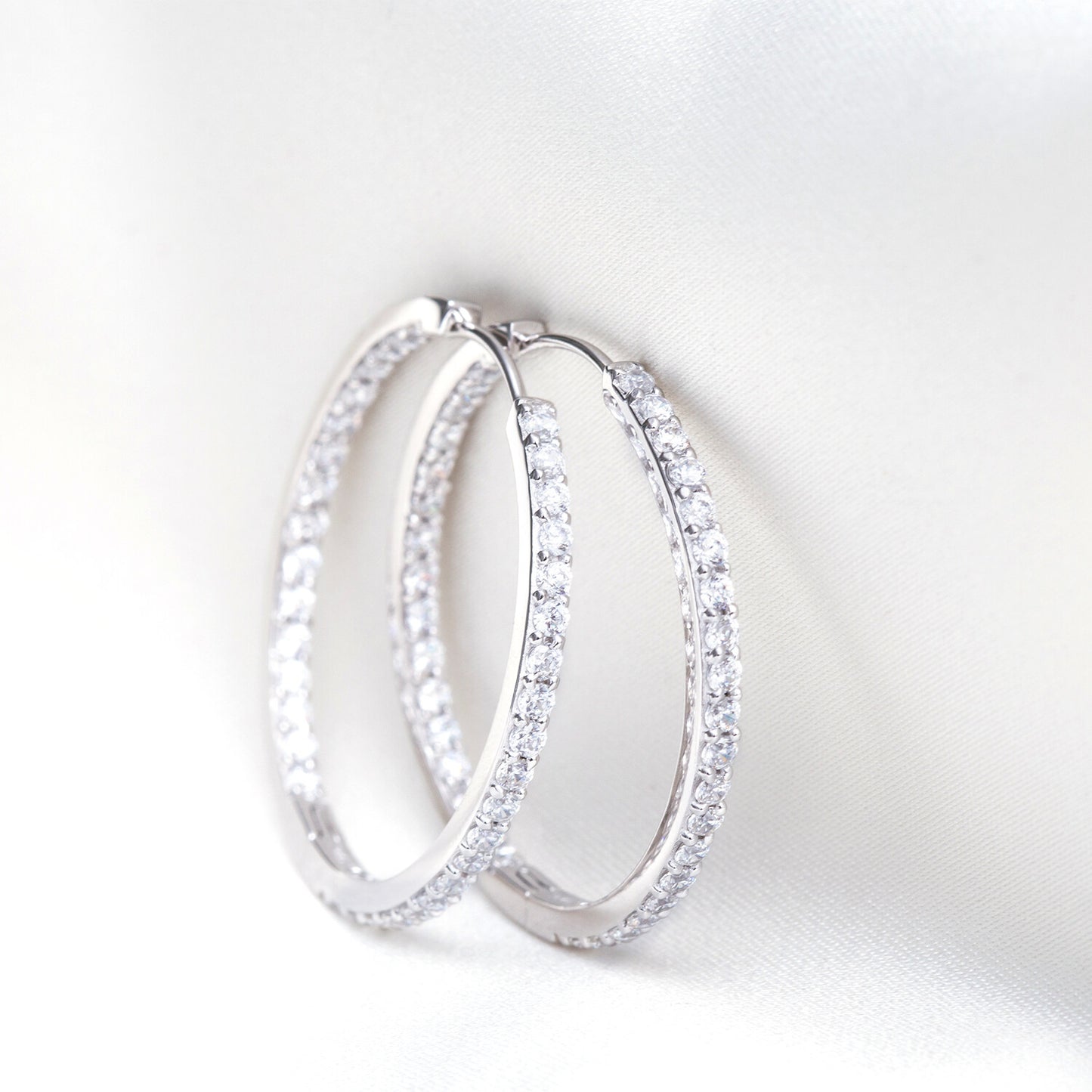 925 Sterling silver | White