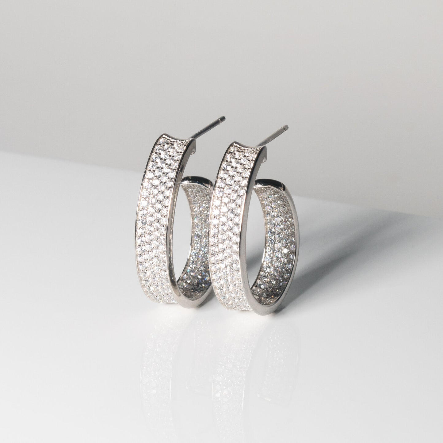 925 Sterling silver | White