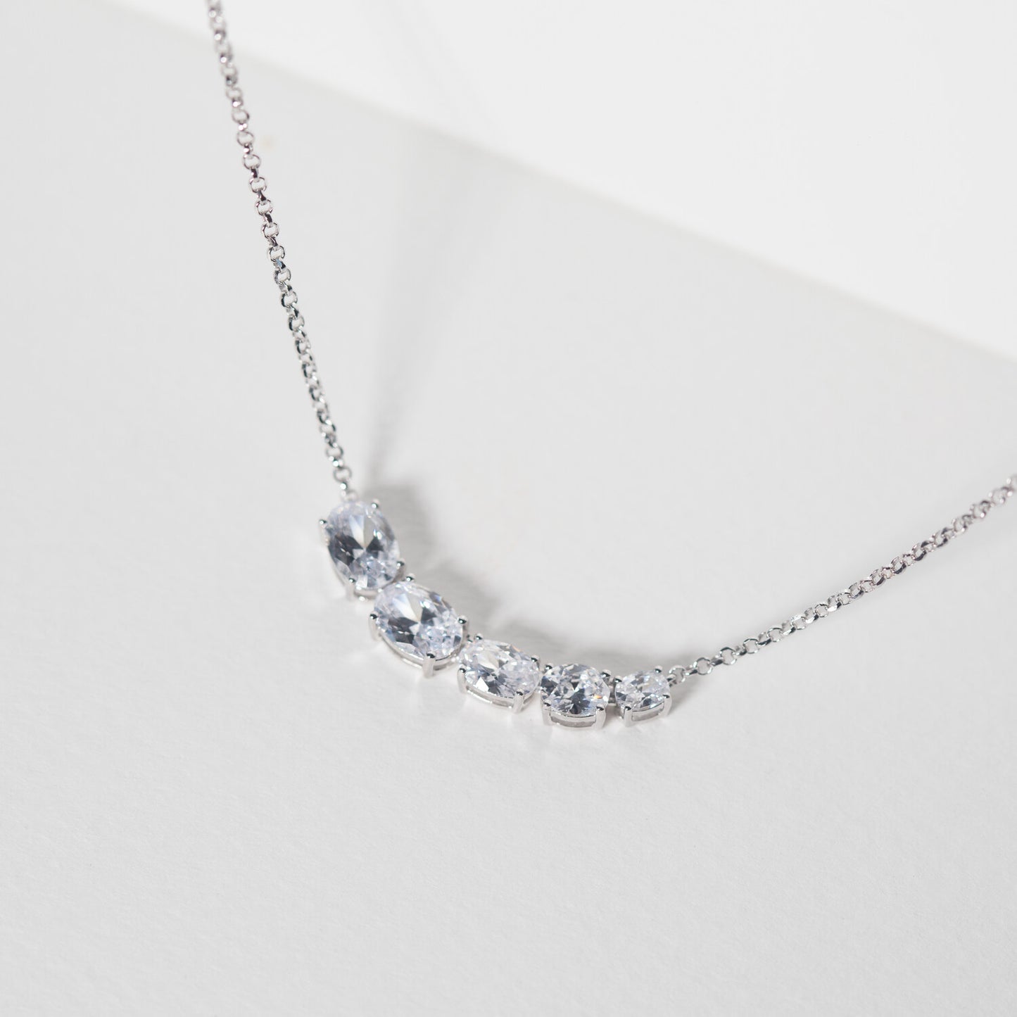 925 Sterling silver | White