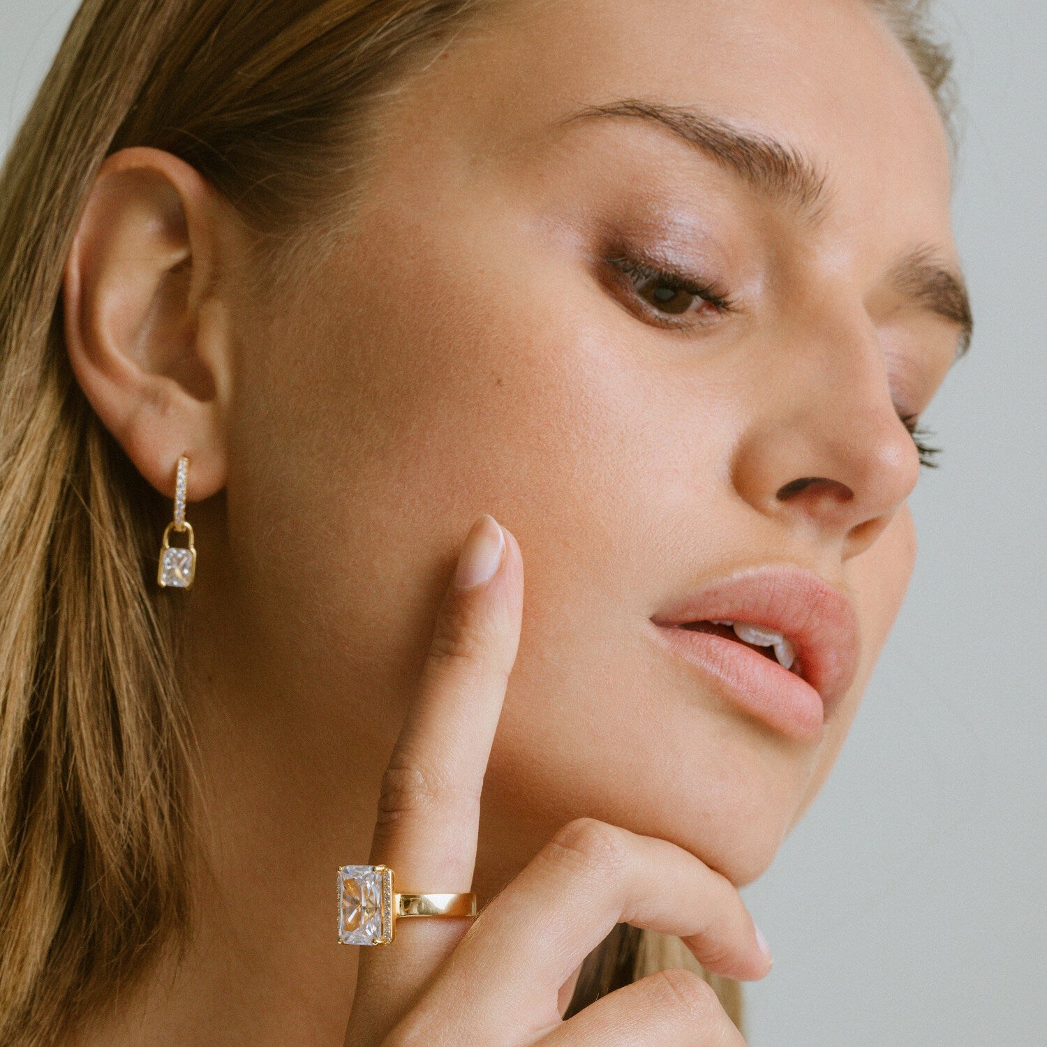 18K gold plated | White