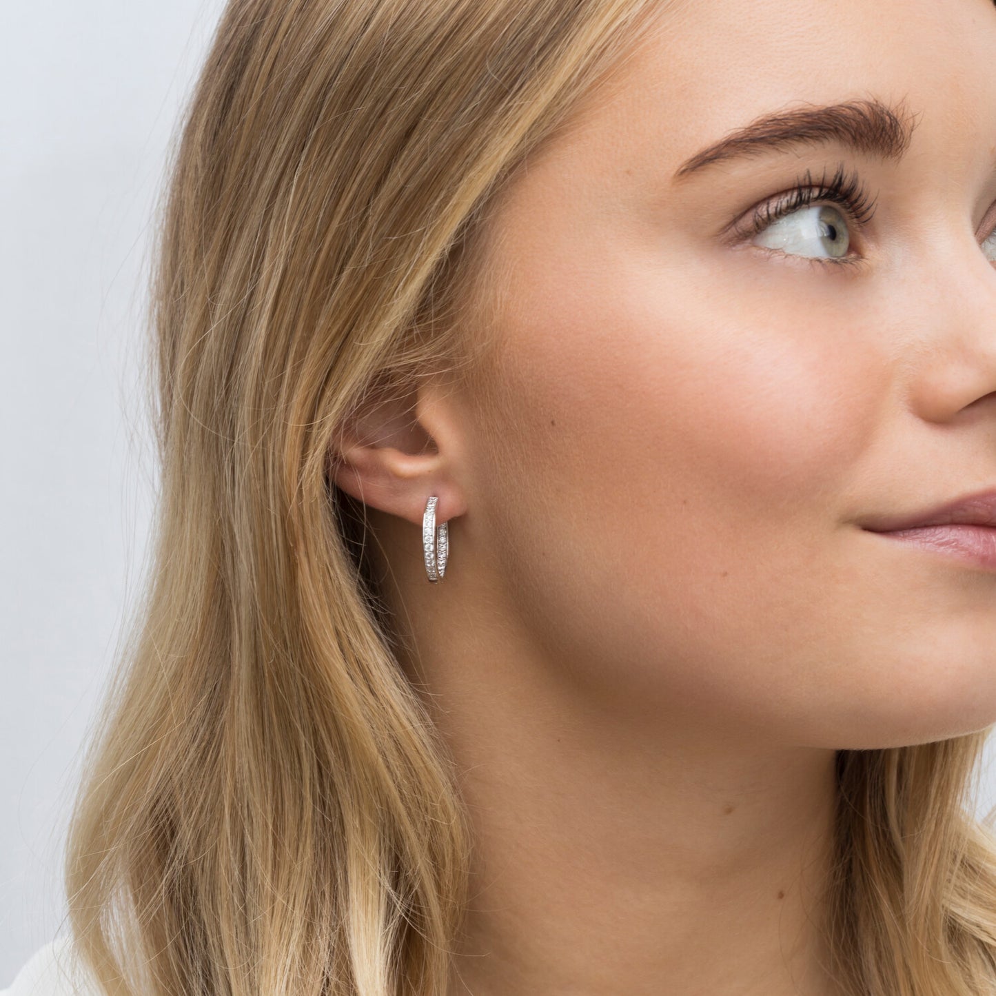 925 Sterling silver | White