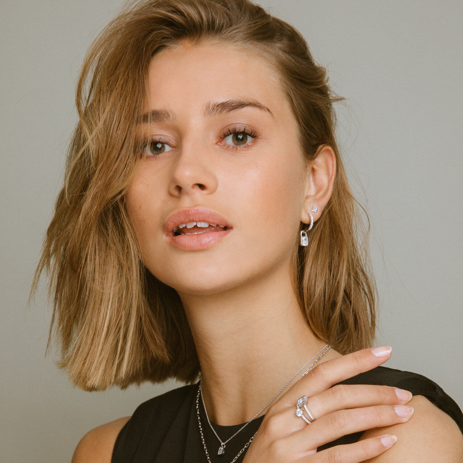 925 Sterling silver | White