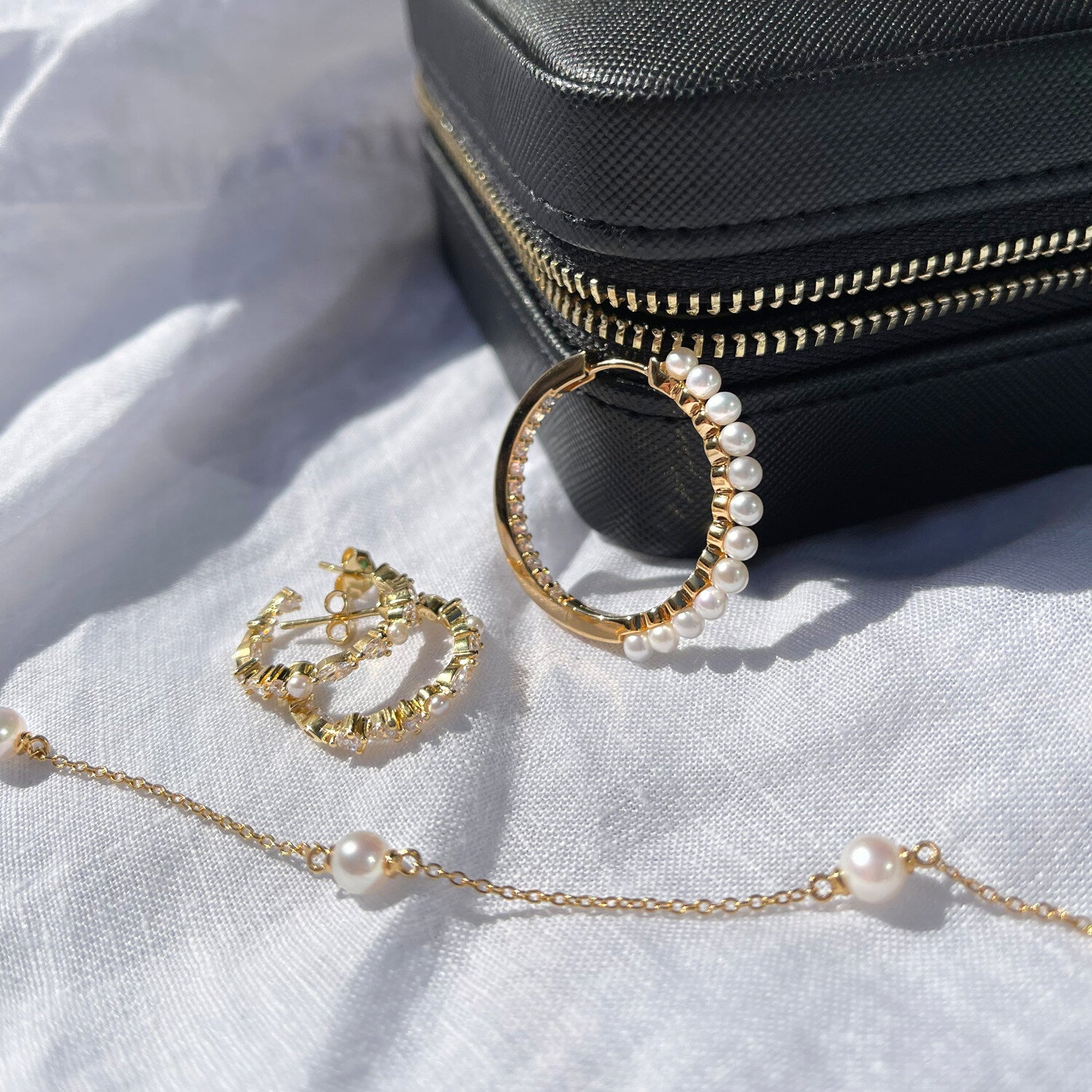 18K gold plated | White and Freshwater pearl
