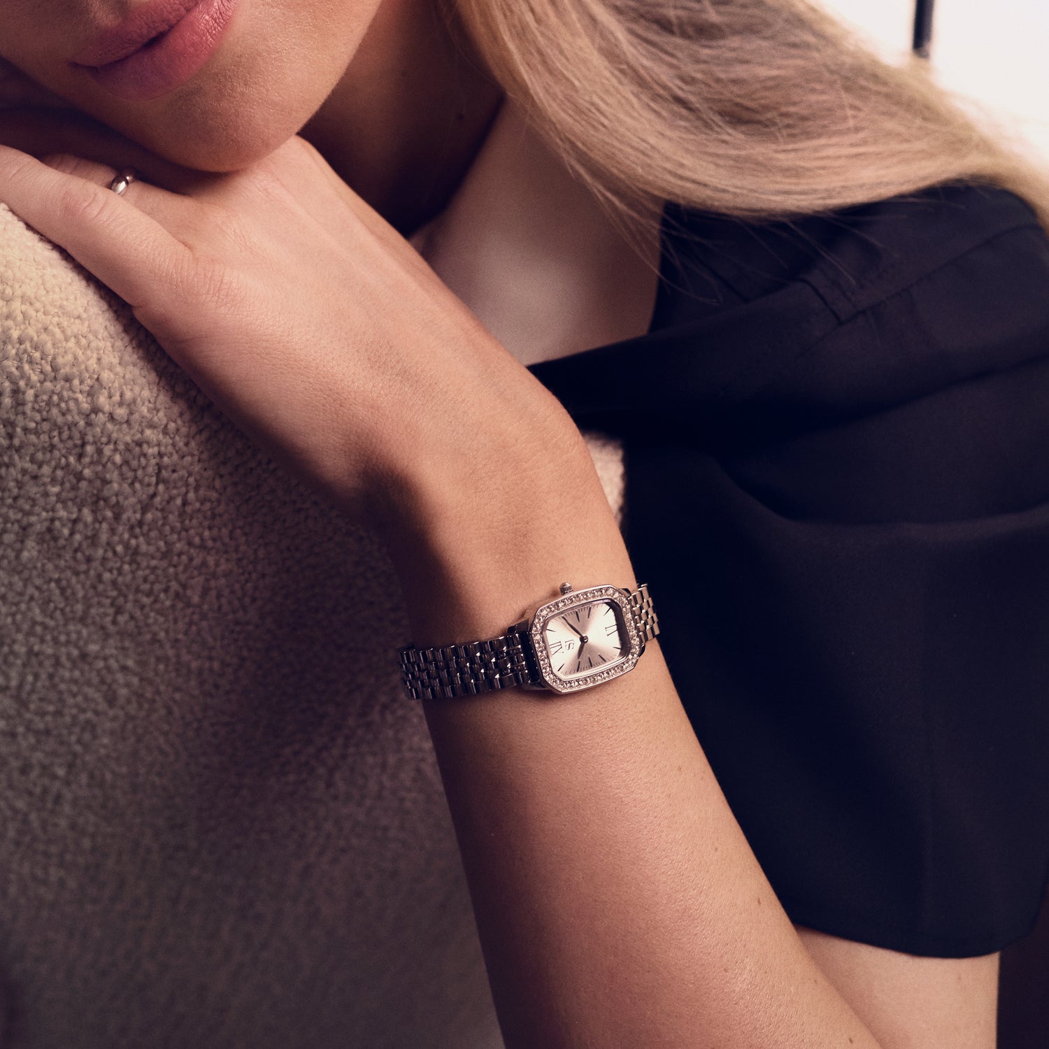 Stainless steel Silver | Silver dial and white zirconia