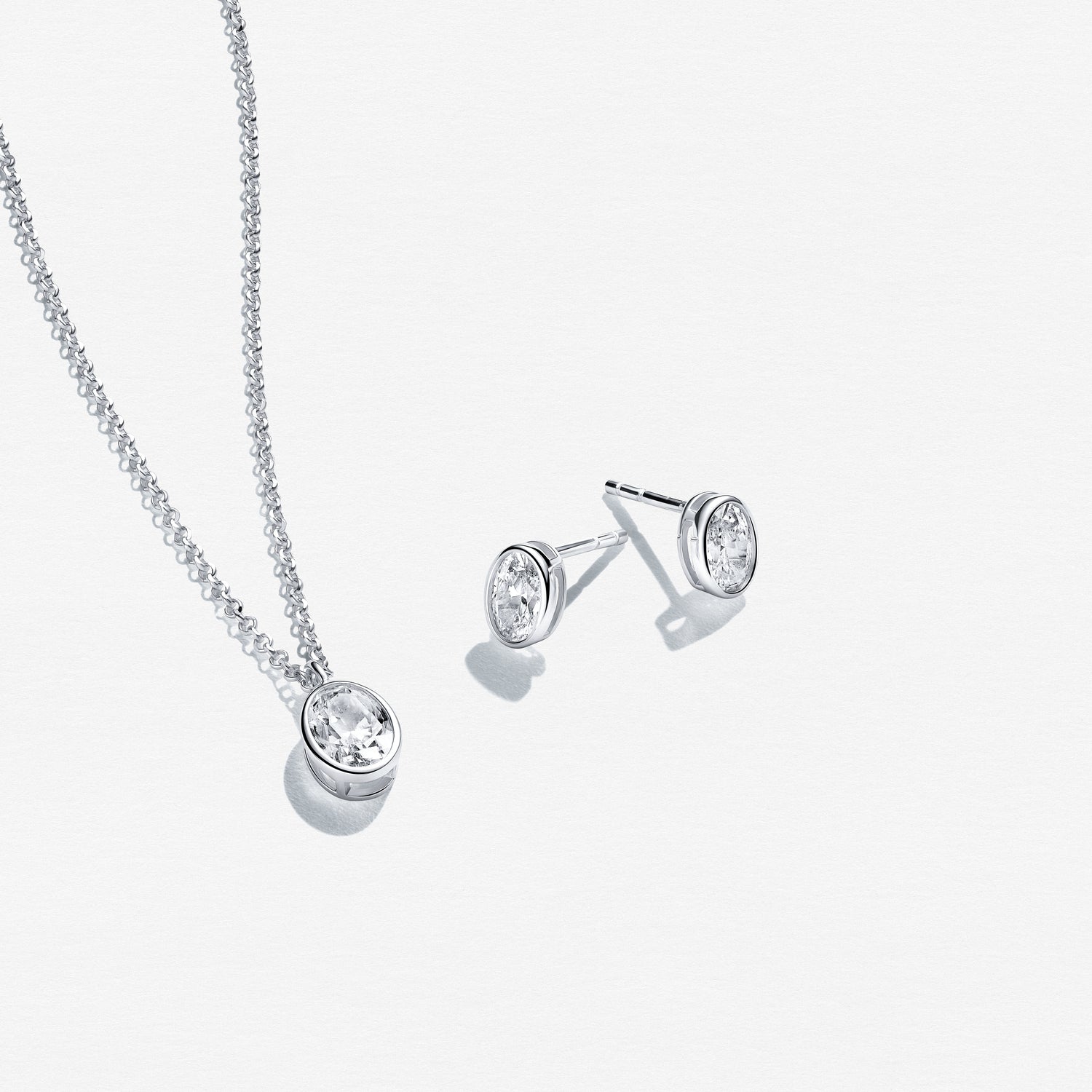 925 Sterling silver | White