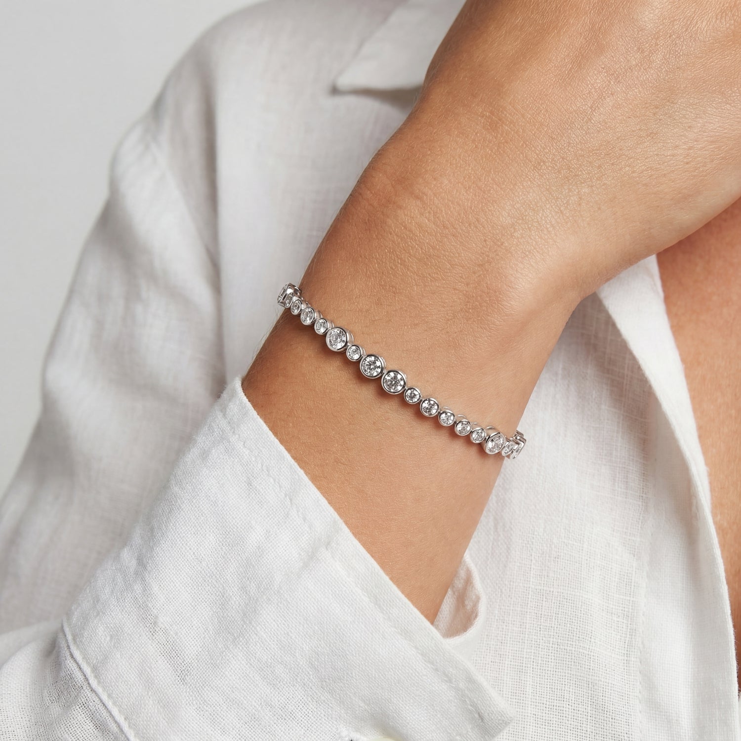 925 Sterling silver | White