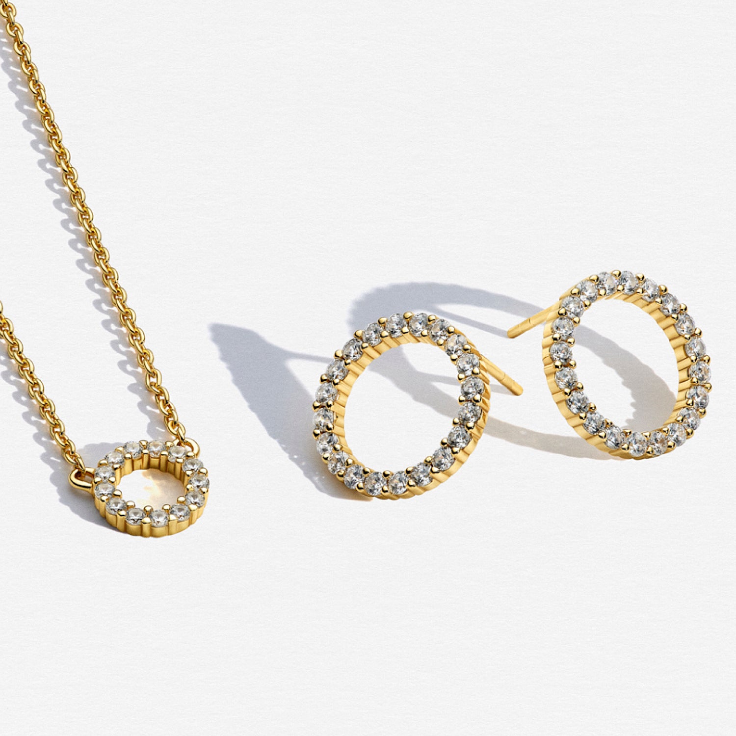 18K gold plated | White | Medio