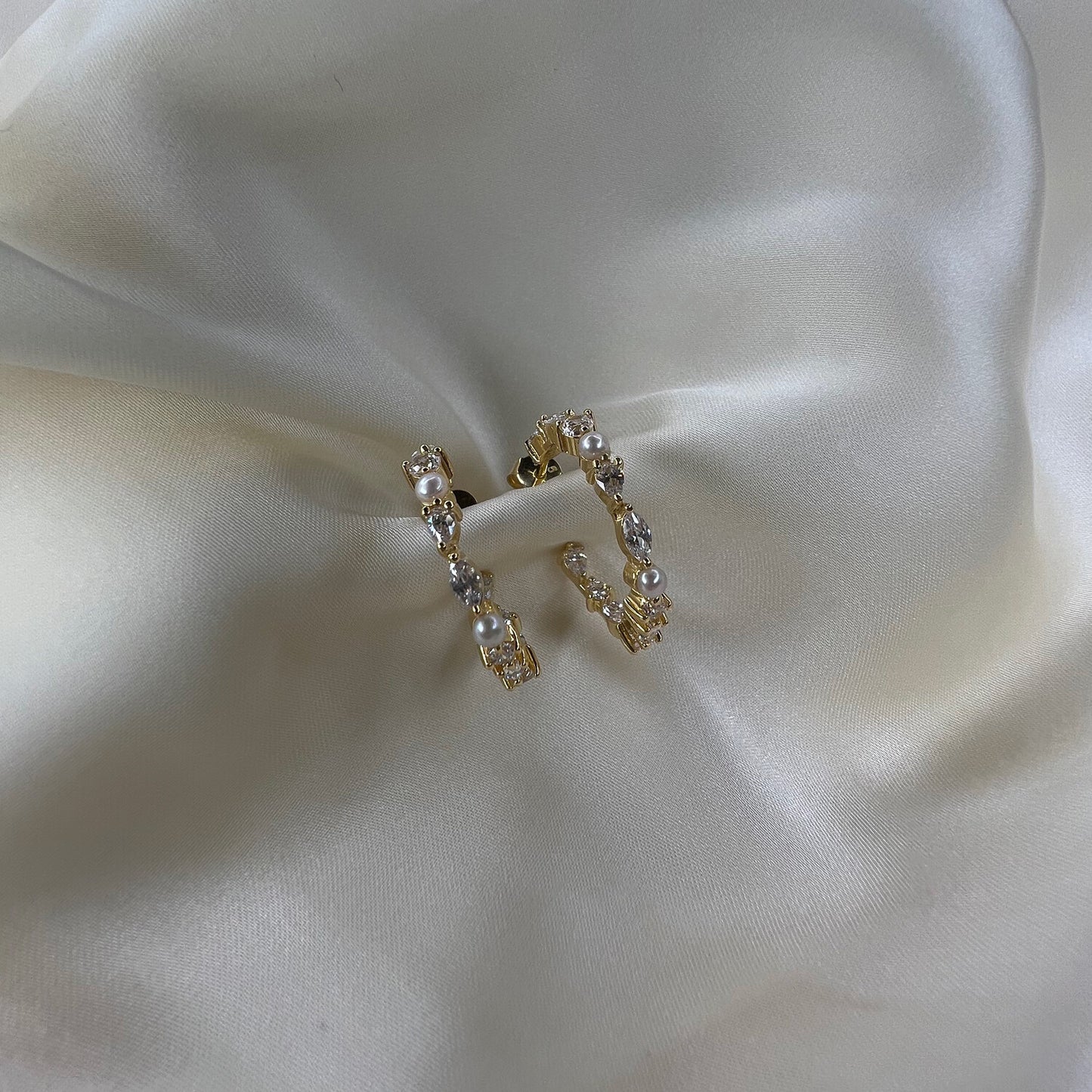 18K gold plated | White and Freshwater pearl